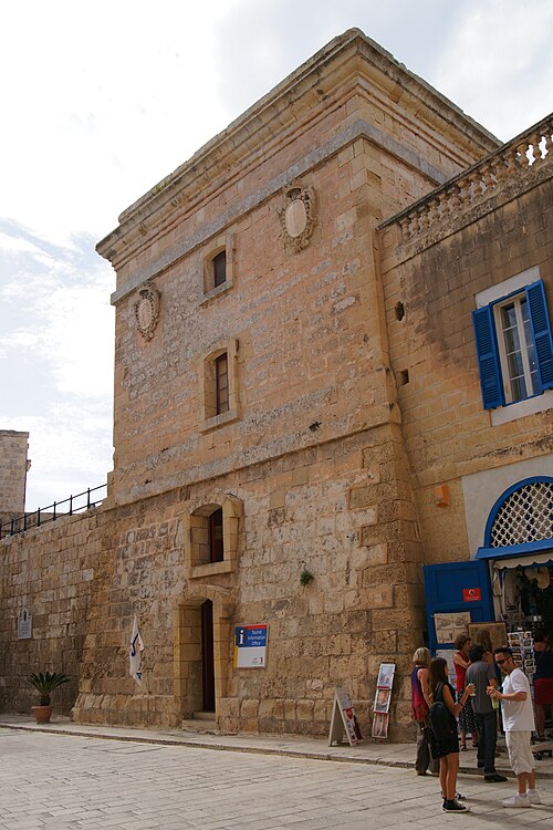 Fayl:Mdina-torre-dello-stendardo.JPG
