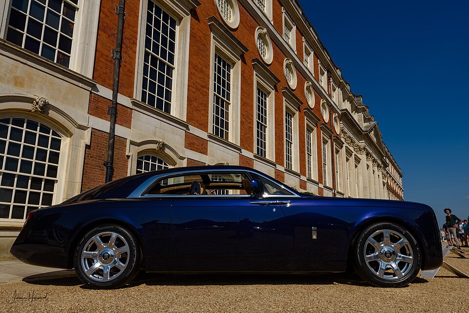 Fayl:Rolls-Royce Sweptail right side.jpg