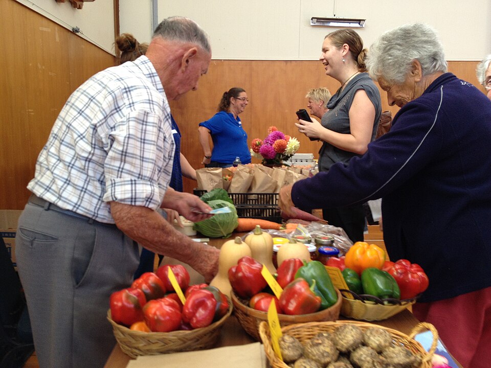 Fayl:Maungaturoto Markets.JPG