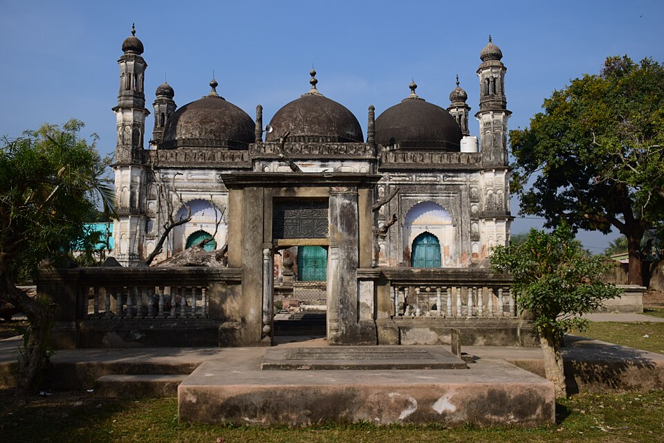 Fayl:Motijheel-Jama-Mosque-at-Murshidabad-West-Bengal.jpg