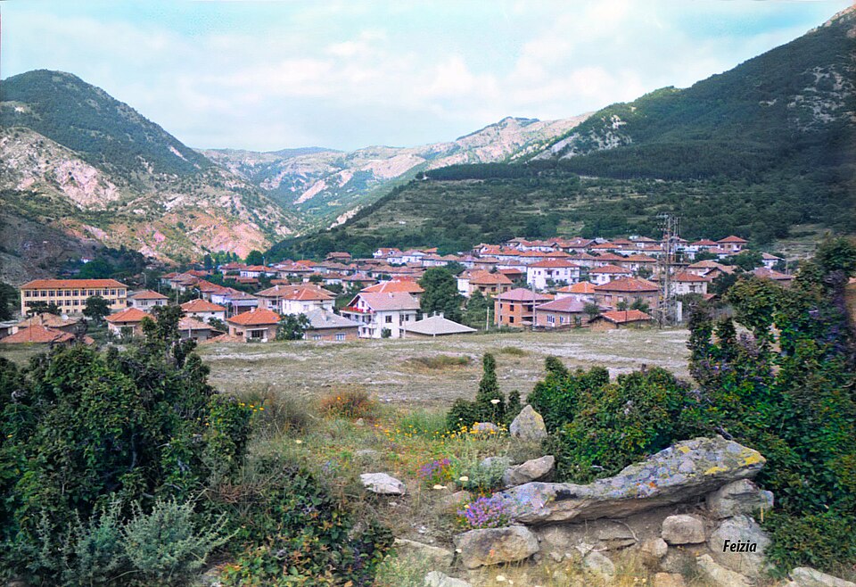 Fayl:Bukovo-Bulgaria-2000g.jpg