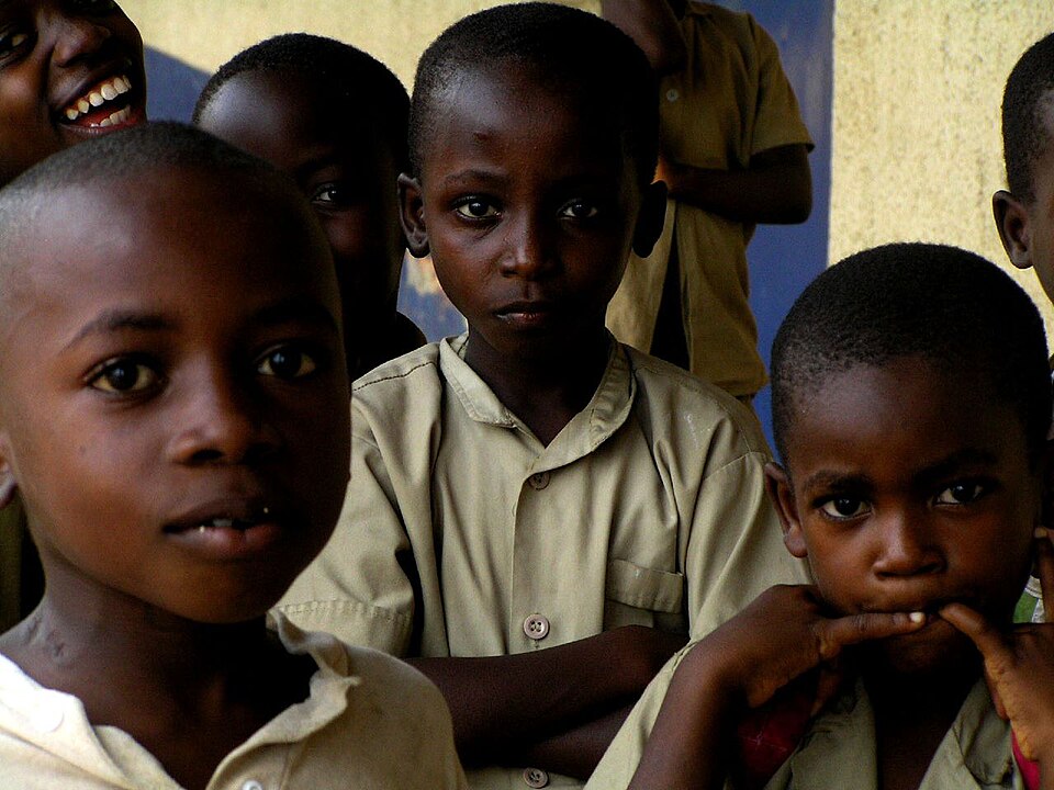 Fayl:Children in Bujumbura.jpg