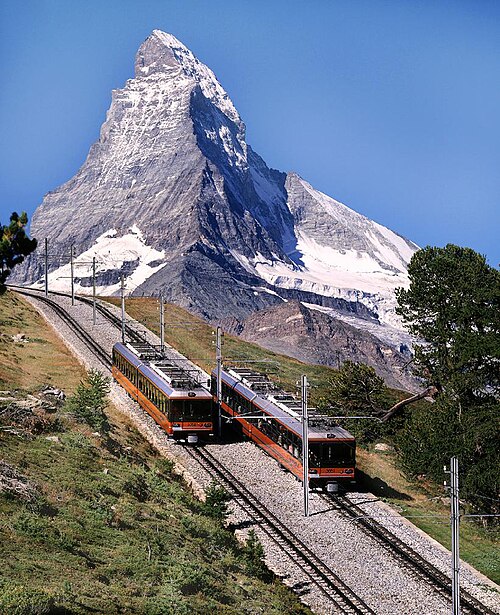 Fayl:Matterhorn and Gornergratbahn.jpg