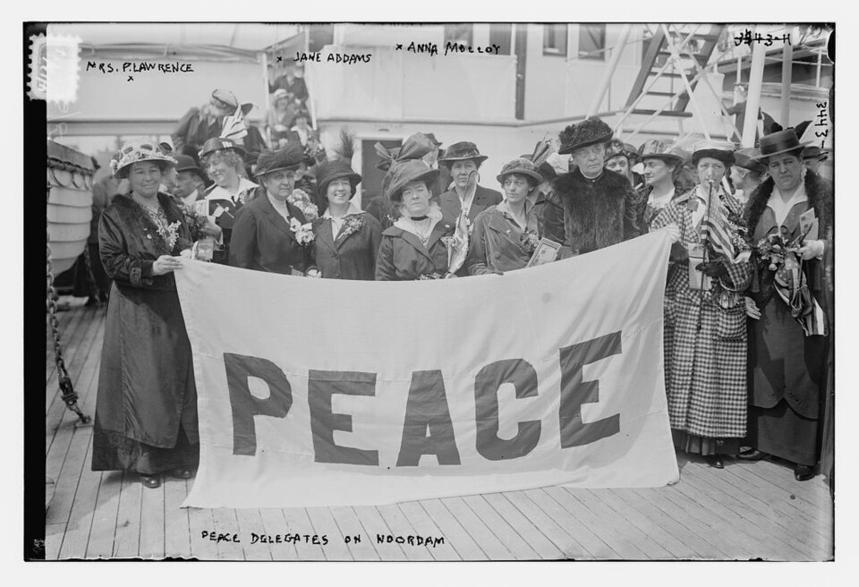 Fayl:Peace Delegates on NOORDAM 18848v.jpg
