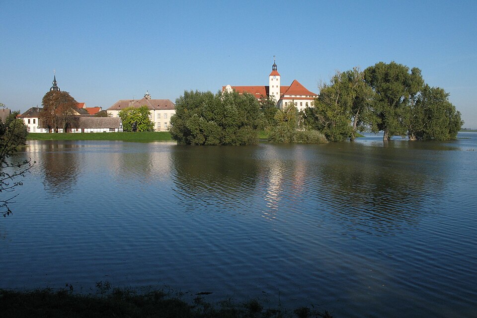 Fayl:Pretzsch Elbe flood 2010.jpg