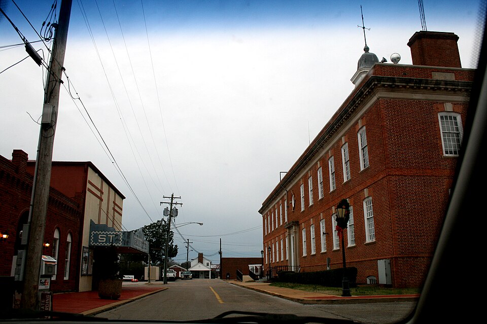Fayl:Savannah tennessee square.jpg