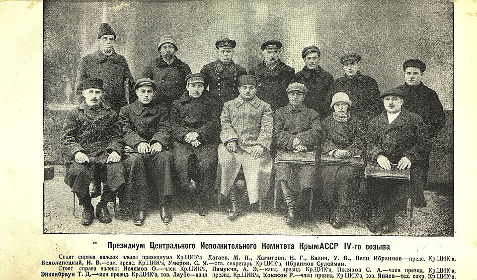 Fayl:Президиум ЦИК КрАССР 1925.jpg