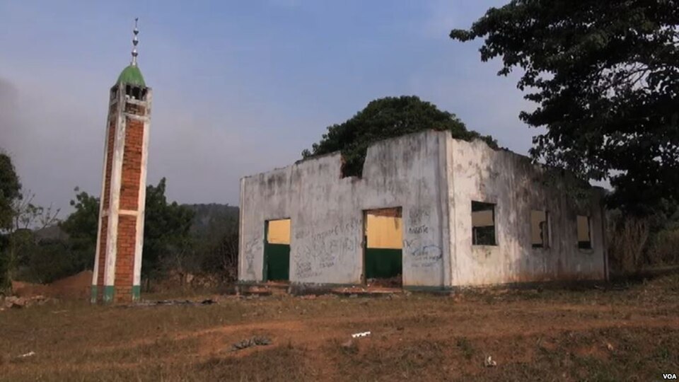 Fayl:CAR mosque VOA.jpg