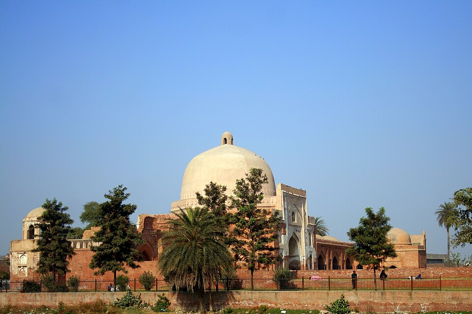Fayl:Kabuli Bagh Mosque.JPG