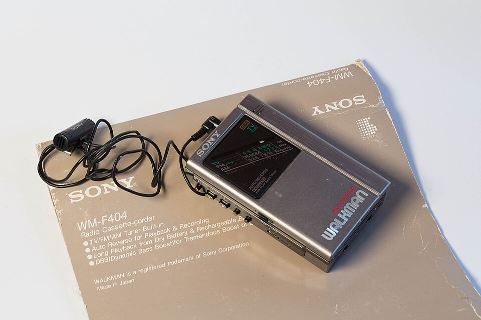 Fayl:Sony Walkman WM-F404.jpg