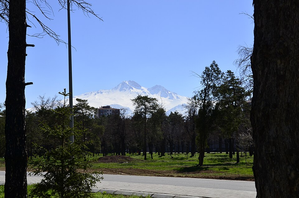 Fayl:View of Erciyes.JPG