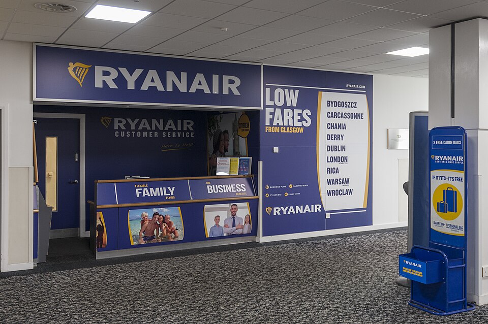 Fayl:16-11-16-Glasgow Airport-RR2 7312.jpg