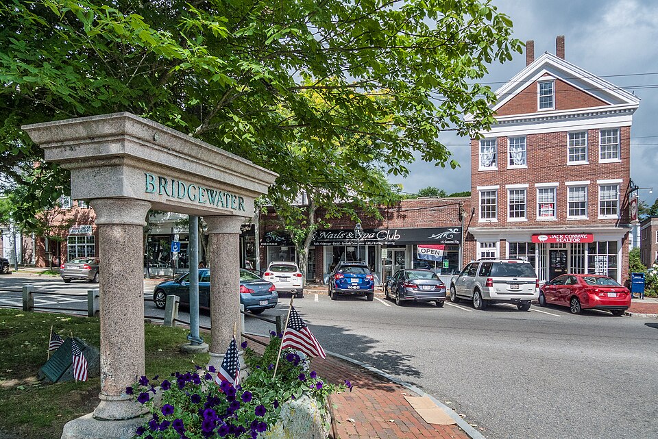 Fayl:Bridgewater Central Square, Massachusetts.jpg