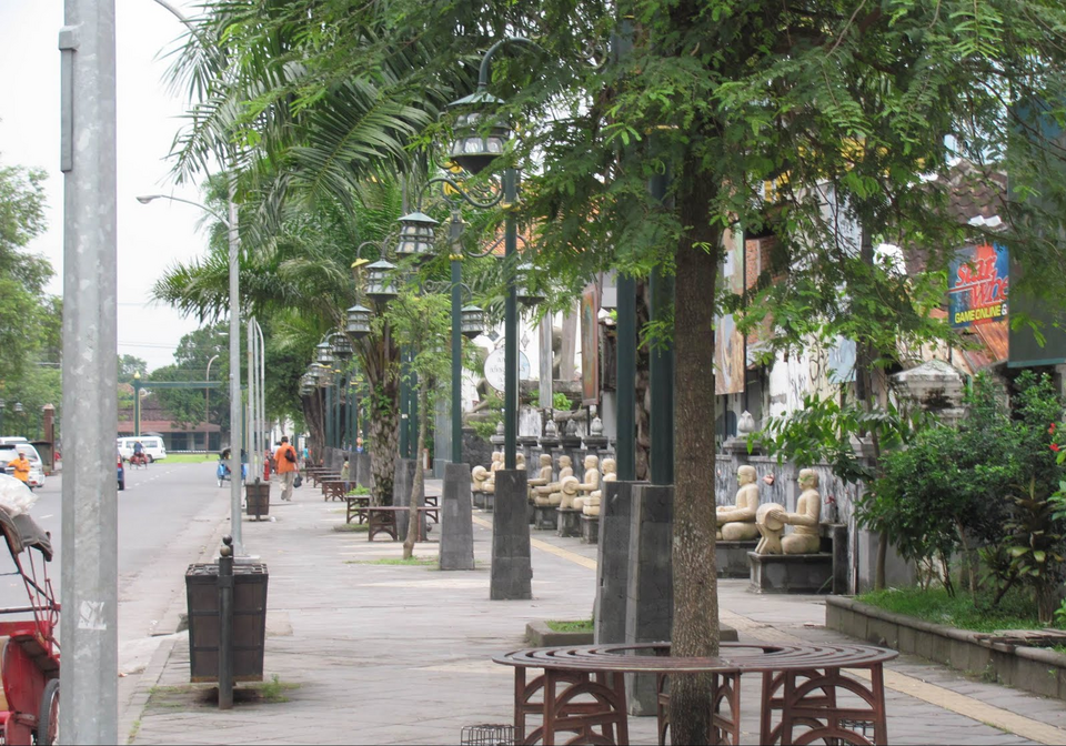 Fayl:Ngarsopuro Street, Surakarta.png