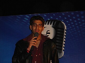 Sandip Acharya Ahmadobodda sahna koʻrgazmasida