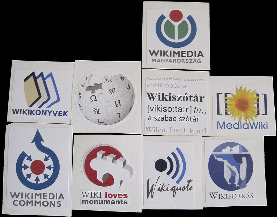 Fayl:Wikimedia Hungary stickers 2012.JPG