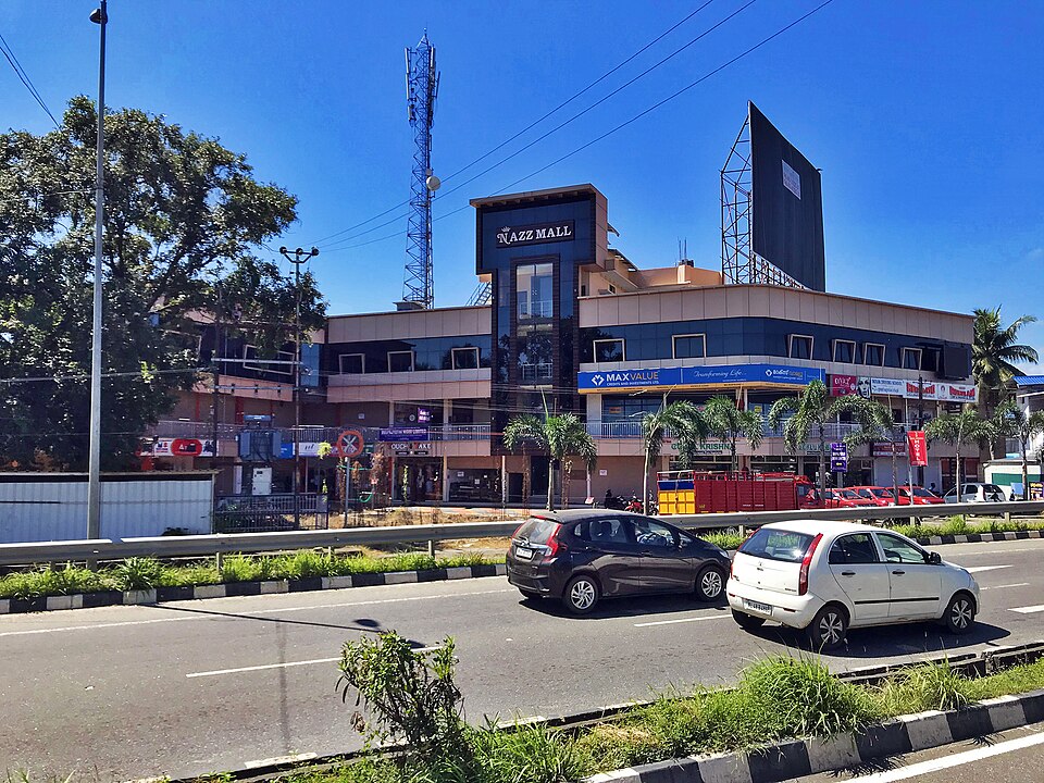 Fayl:Kuzhalmannam Junction.jpg