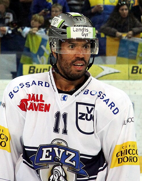 Fayl:Robbie Earl 2014.jpg