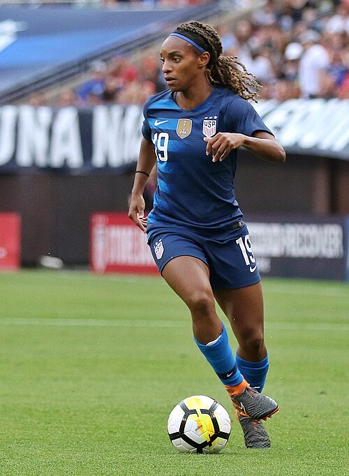 Fayl:Crystal Dunn June2018.jpg