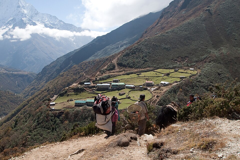 Fayl:Dole, Khumbu, Nepal.jpg