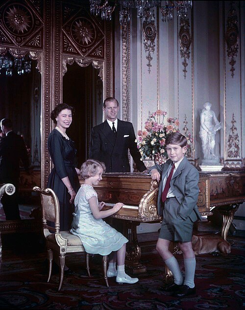 Fayl:Elizabeth, Philip, Charles and Anne.jpg