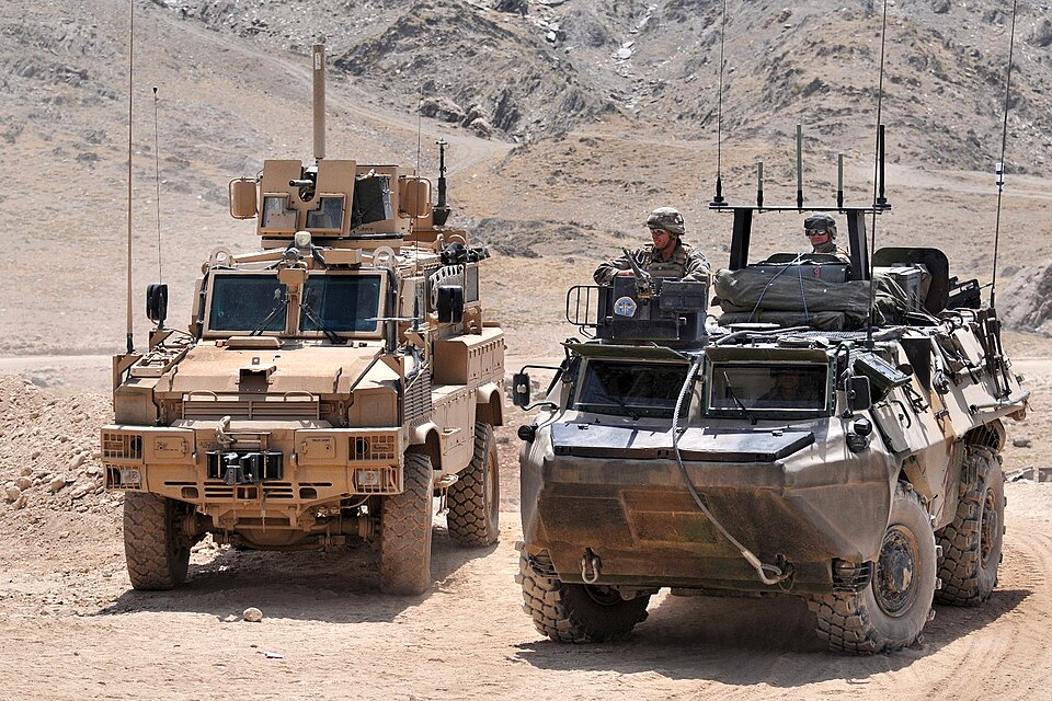 Fayl:ISAF vehicles in Afghanistan.jpg