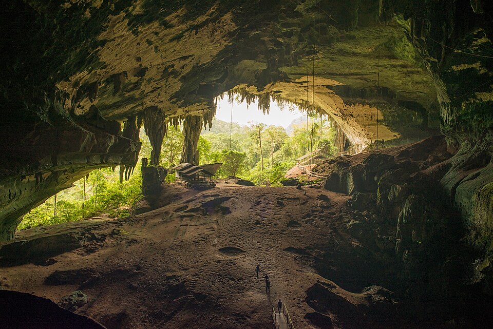 Fayl:Niah Great Cave, Sarawak, Malaysia.jpg
