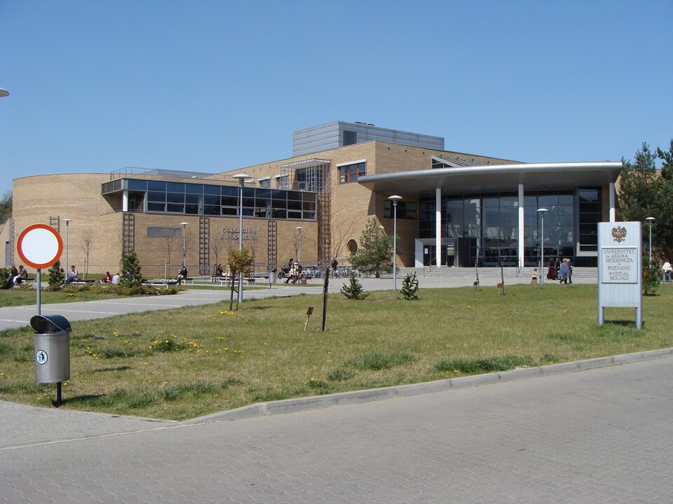 Fayl:Poznań - Wydział Biologii UAM.jpg