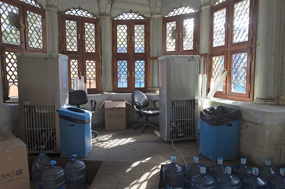 Fayl:Yeni Valide Camii 7421.jpg