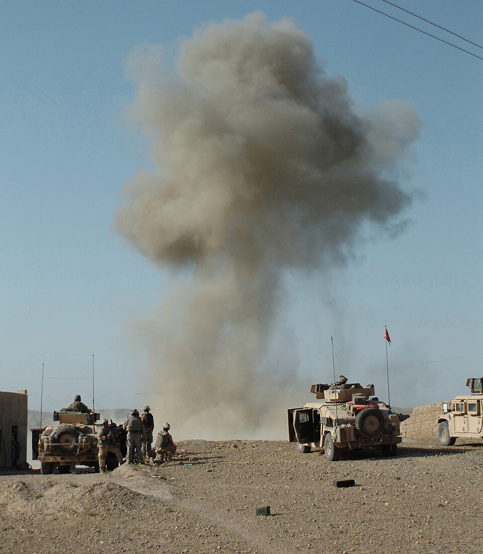 Fayl:Airstrike Sangin April2007.JPEG