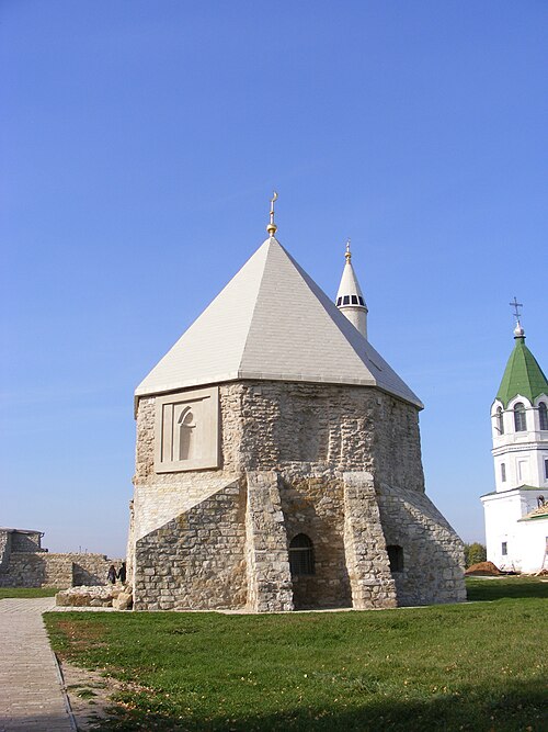Fayl:Eastern mausoleum, Bolgar.JPG