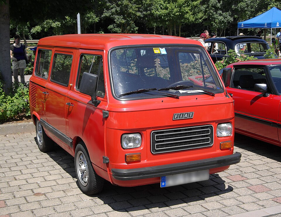 Fayl:Fiat 900 E 2013-07-21 13-00-52.JPG