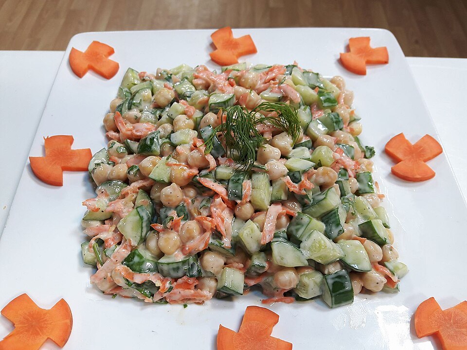 Fayl:Hummus salad.jpg