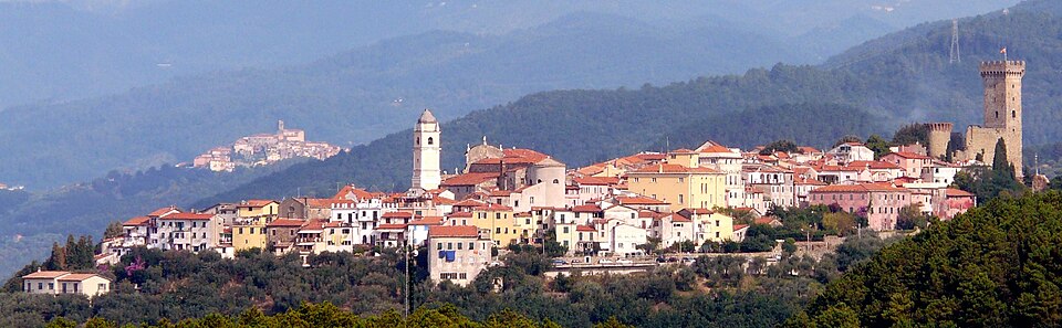 Fayl:Castelnuovo Magra-panorama da Nicola2.JPG