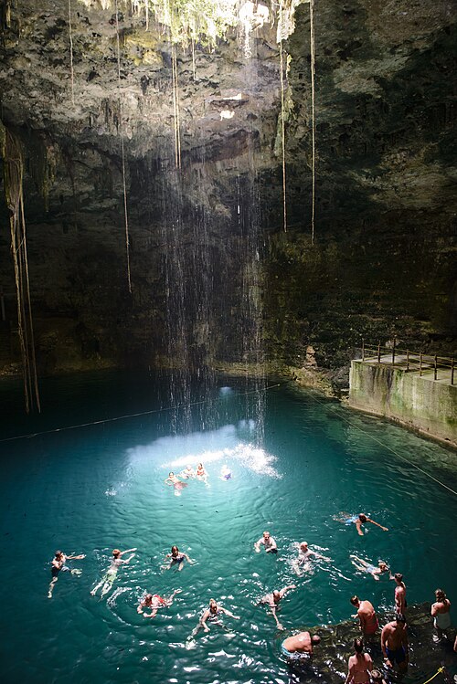 Fayl:Cenote 2.jpg