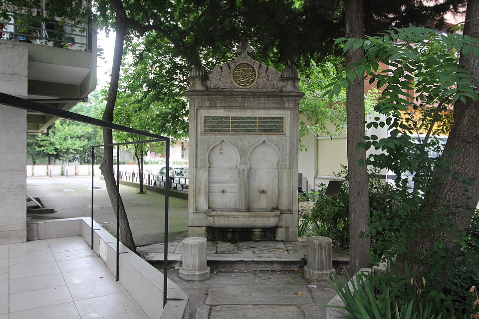 Fayl:Erenköy Station Fountain-3.jpg