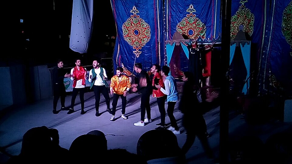 Fayl:Folklore theater in Mansoura.jpg